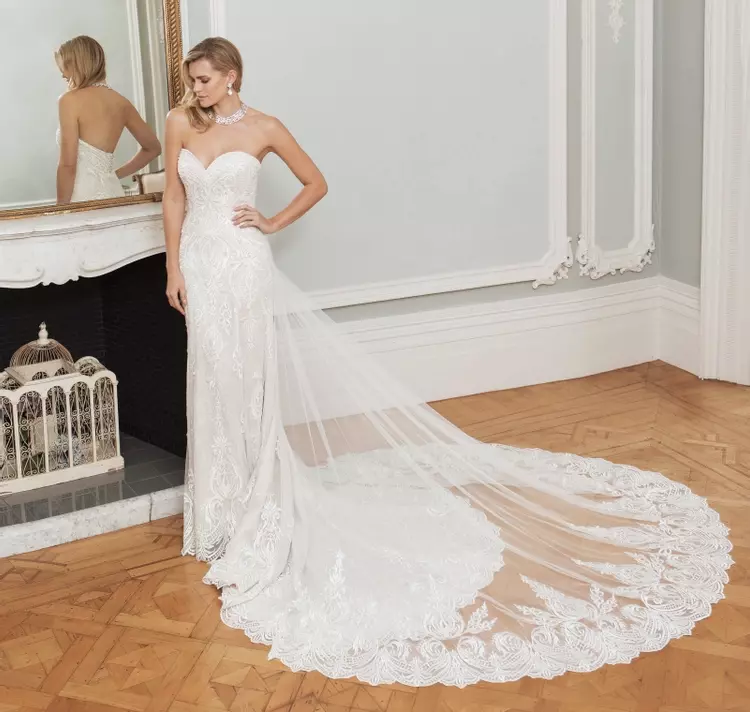 Flynn lace shop gown with train